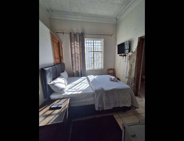 5 BEDROOM HOUSE FOR SALE IN VEREENIGING CENTRAL